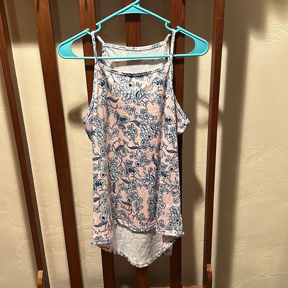 Woman’s sleeveless dress shirt